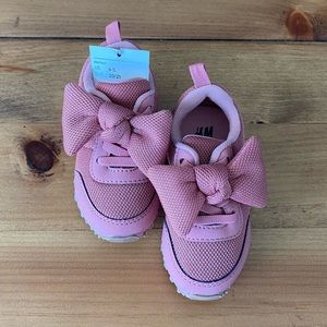 Toddler girl sneakers with bow detail